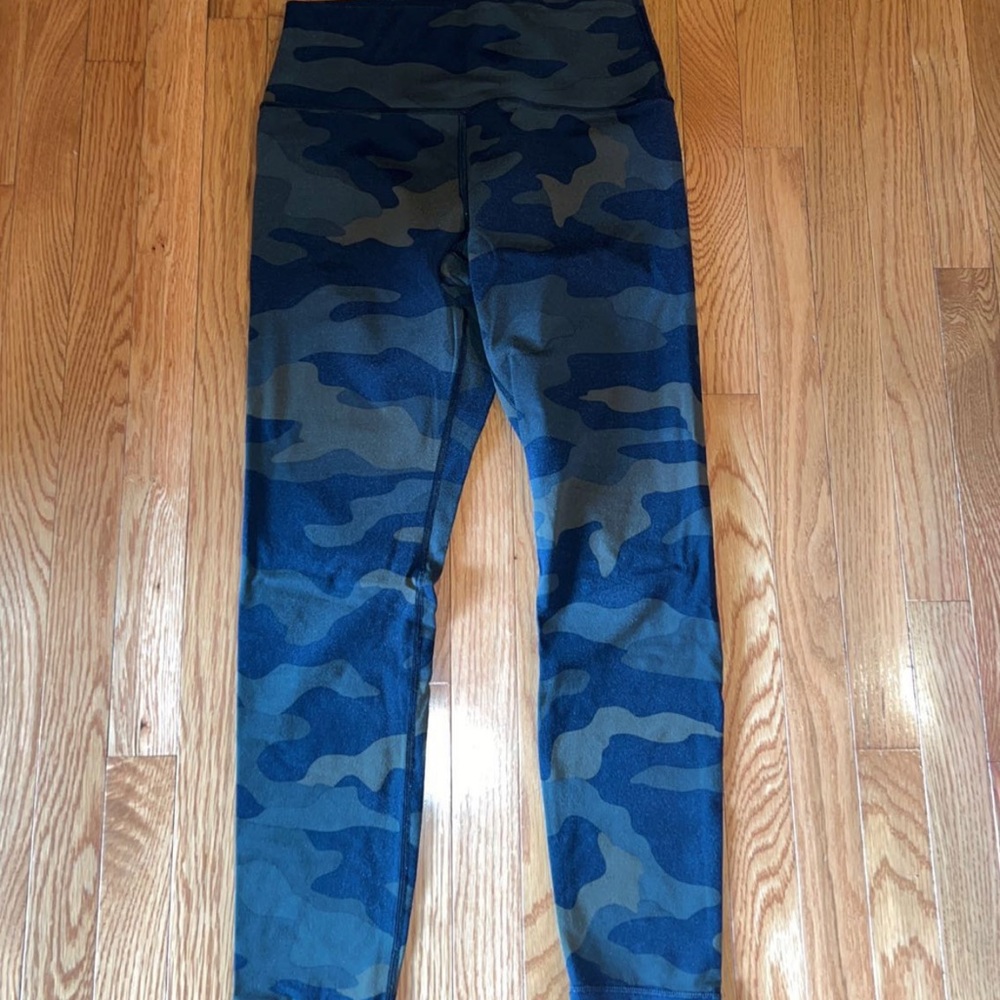 Large VS camo leggings